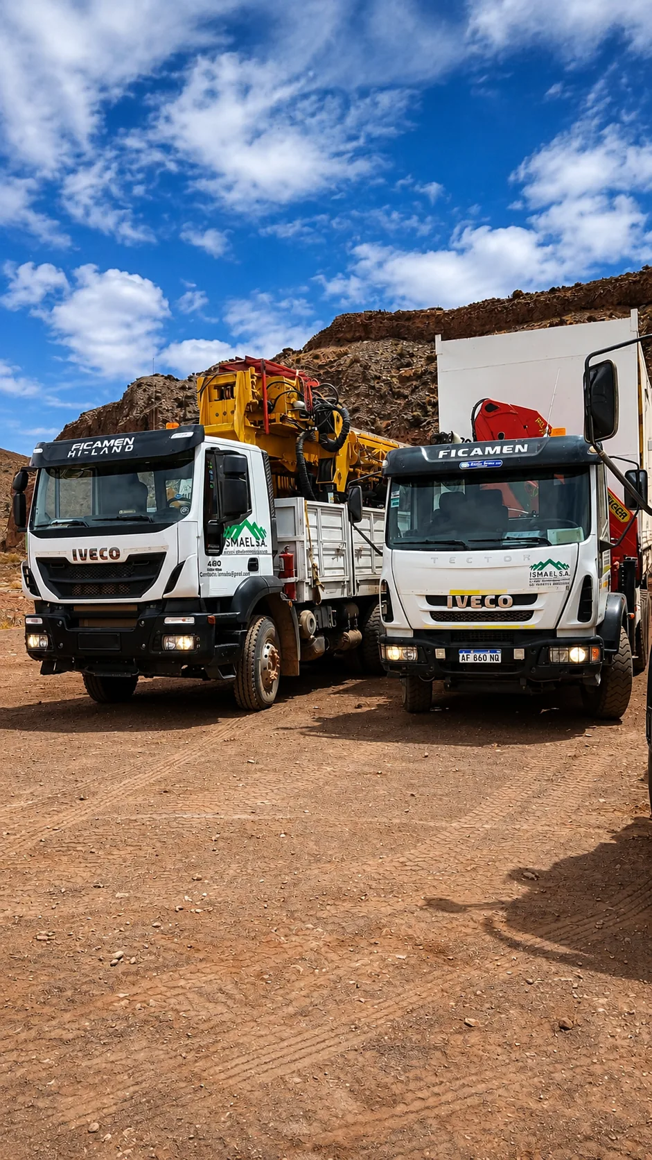 Dos camiones IVECO de ISMAEL S.A. en un frente de perforación de San Juan, uno con equipo de sondaje montado